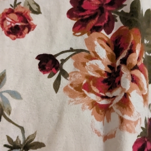 Summer Chic: Red & White Floral Tank Mini Dress (by, Ambiance) Size Small - Picture 4 of 11